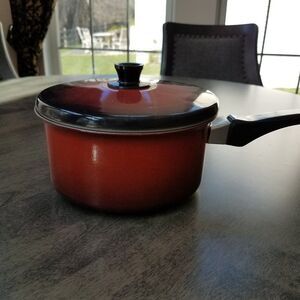 NEW Non-stick enemel covered pot with lid